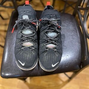 Nike LeBron 18 "Black University Red" basketball shoes 10.5